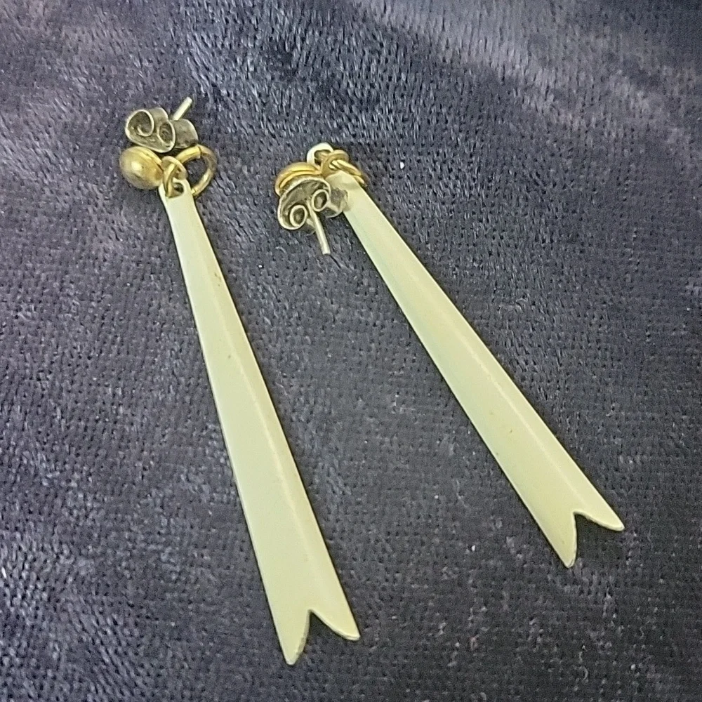 Lot Of 8 Pair Of Vintage Pierced Earrings, Metal, Enamel, Plastic